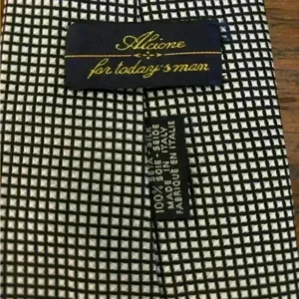 Mens Alcione 100% Silk Silver Neck Tie Made In Italy Geometric Squares - Picture 3 of 4